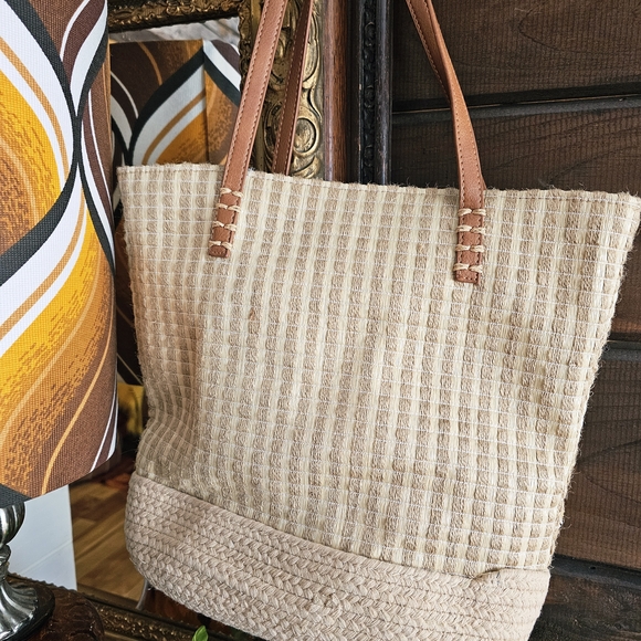 NWT Beige Woven Tote Bag - Picture 4 of 6